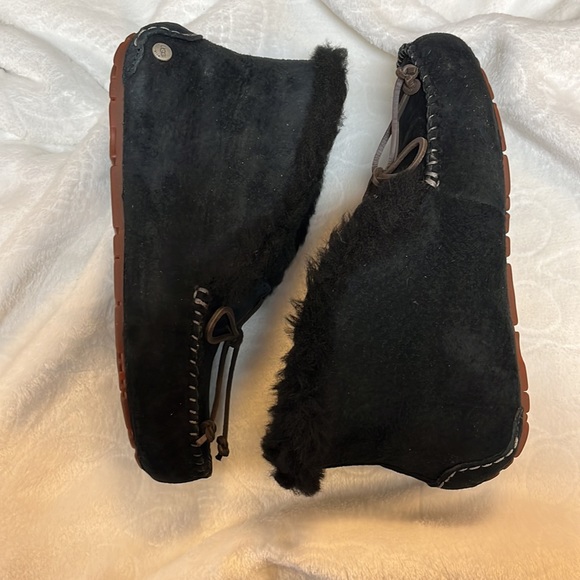 Womens UGG “Alena” in Black - Picture 3 of 9